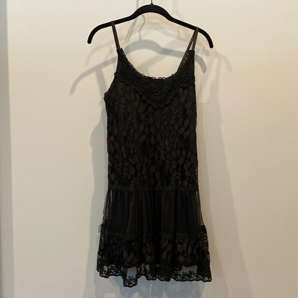 Banana Black Lace Dress - Picture 2 of 11
